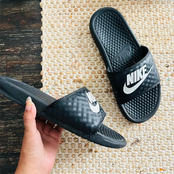Nike Black Textured Slide Sandals - Picture 1 of 5